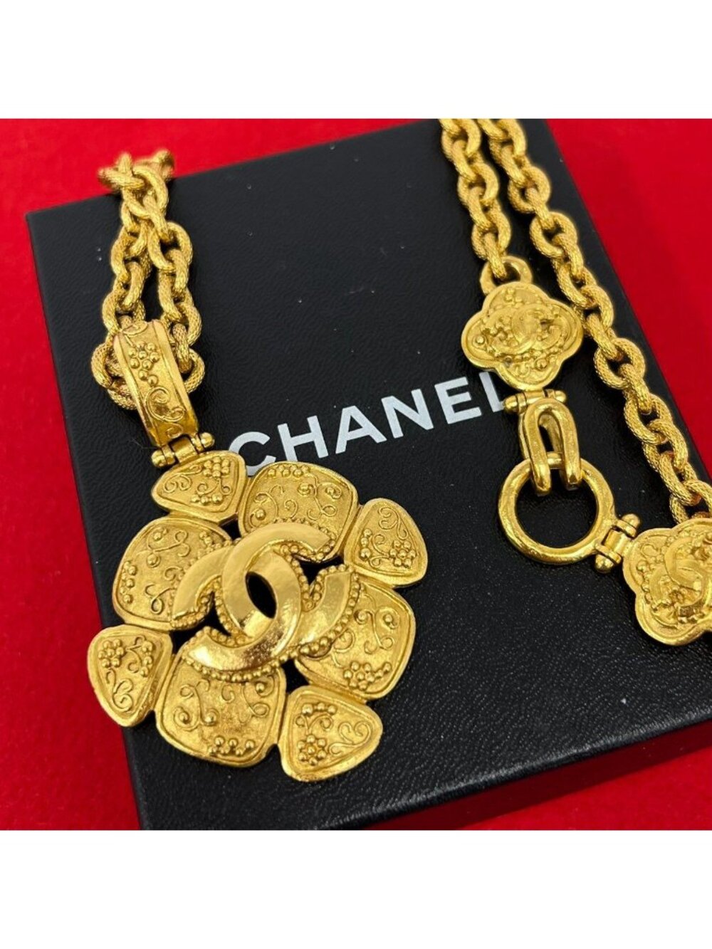 Chanel With Rice 96A CC Logo Clover Pendant Gold